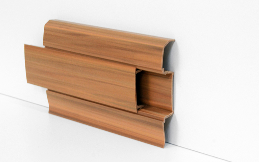 zócalo plástico pasacable